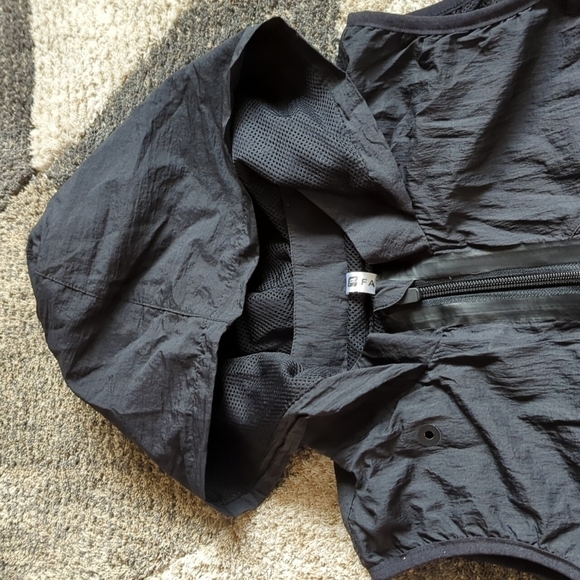 Fabletics Kennedy Vest Hooded Zip Up Jacket Windbreaker Sleeveless Size XS - Picture 7 of 14